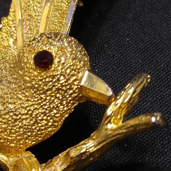 Vintage B.S.K. Bird Brooch, Red Rhinestone Eye, 1960s Jewelry - Picture 7 of 10